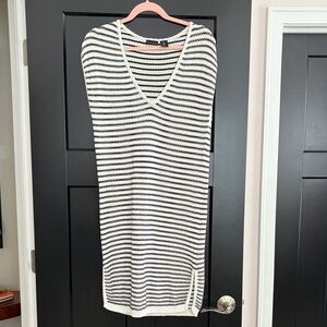 Tahari Striped V-Neck Sleeveless Sweater Dress. Size M
60% Viscose/40% Cotton